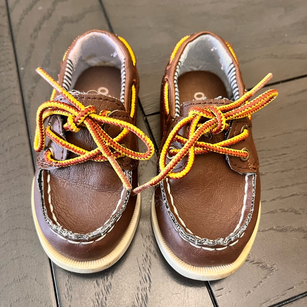 Oshkosh boys toddler/baby dress shoes, size 5
